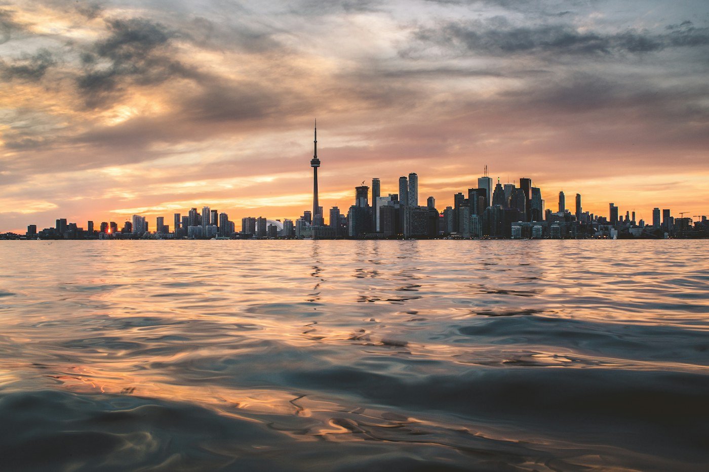 Toronto skyline and CN Tower representing the Canadian business market